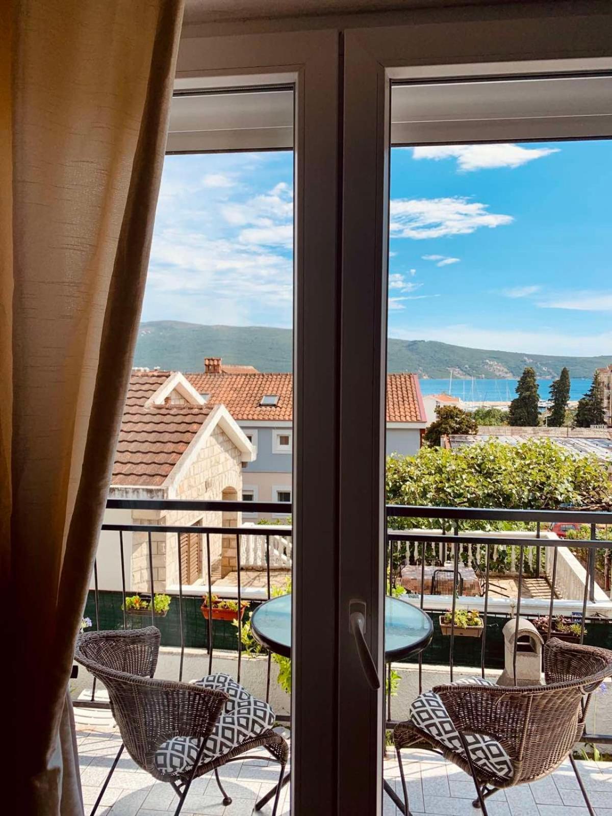 Apartments Lena Herceg Novi Zimmer foto