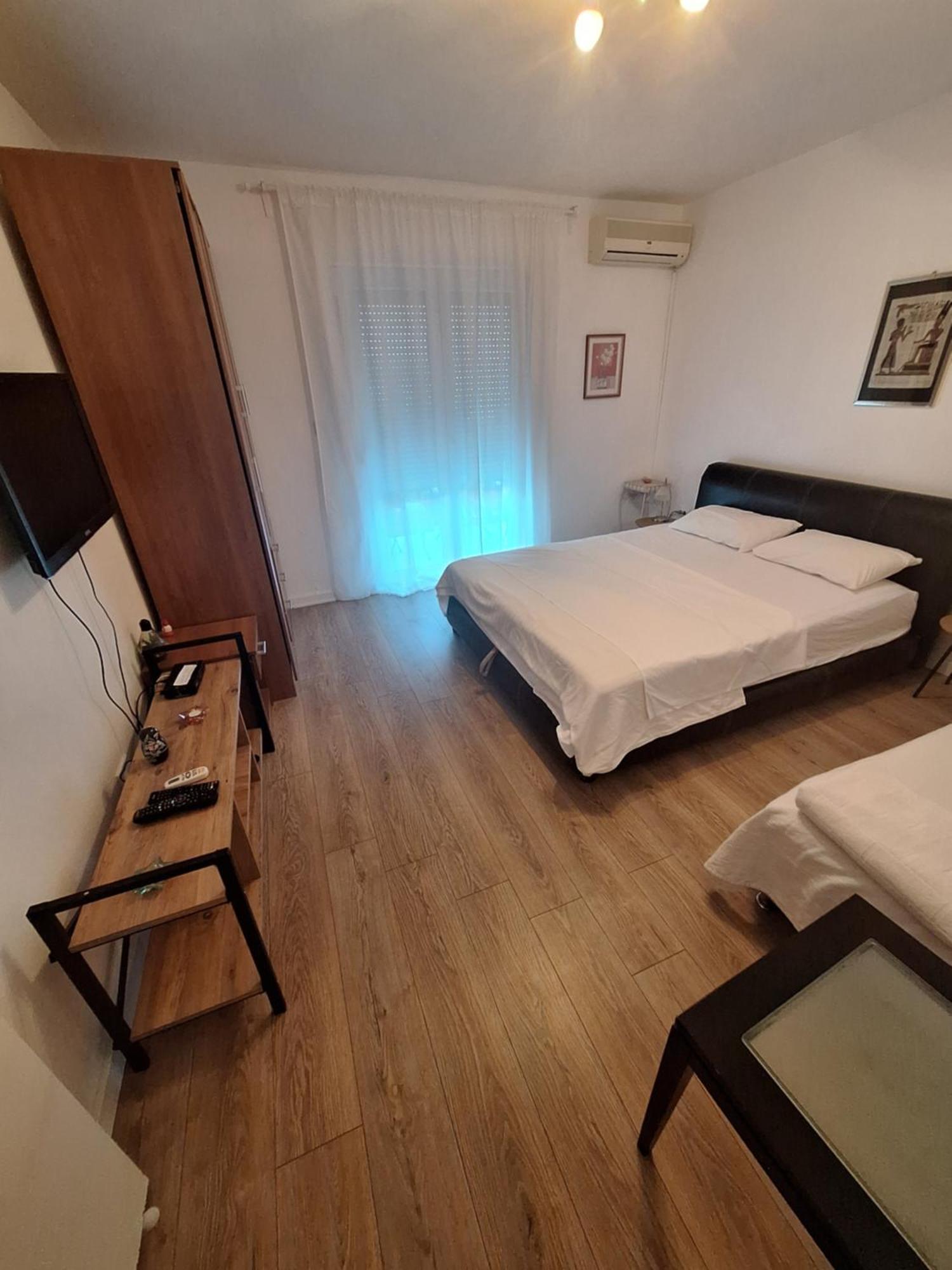 Apartments Lena Herceg Novi Zimmer foto